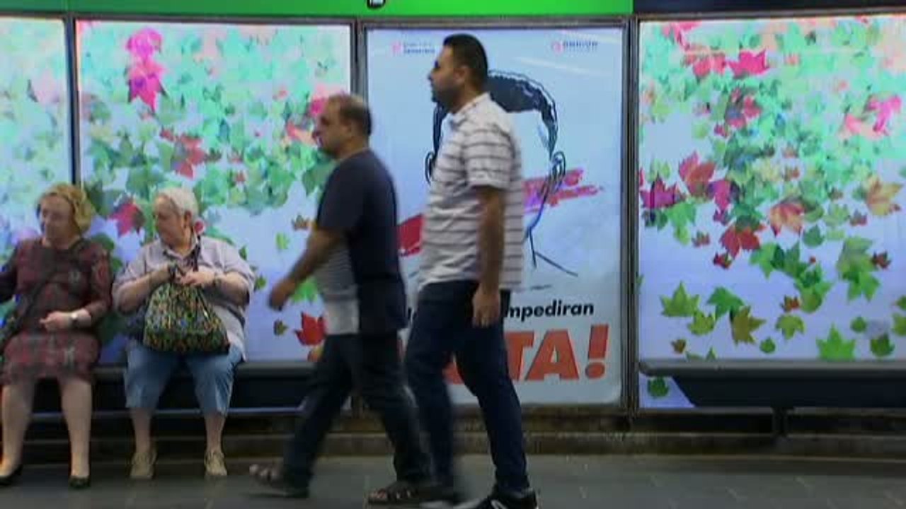 La campaña publicitaria de Òmnium invita a participar en el 1-O