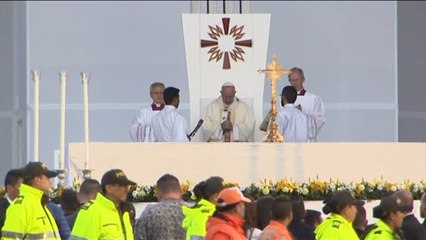 El Papa insta a los colombianos a rechazar la venganza tras 50 años de guerra civil