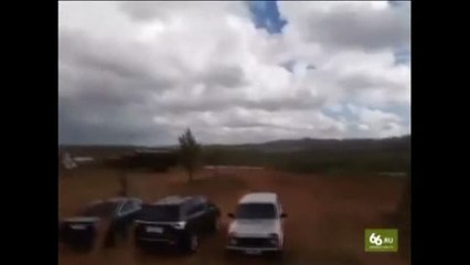 Descargar video: Un helicóptero ruso dispara por error contra el público en el transcurso de unas maniobras militares