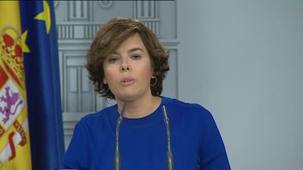 Sáenz de Santamaría califica de "bochornoso" el debate en el Parlament de Cataluña