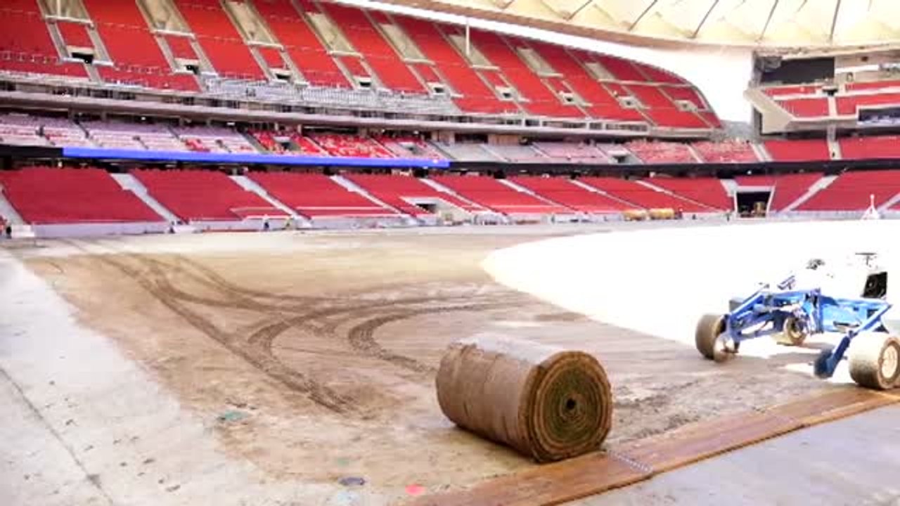 Comienza la instalación del césped en el Wanda Metropolitano
