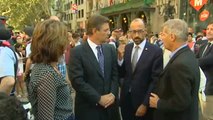 Rafael Catalá deposita flores en Las Ramblas en memoria de las víctimas