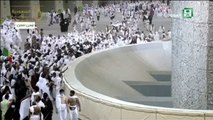 Los peregrinos a la Meca arrojan piedras a las tres paredes en el ritual de lapidación al diablo