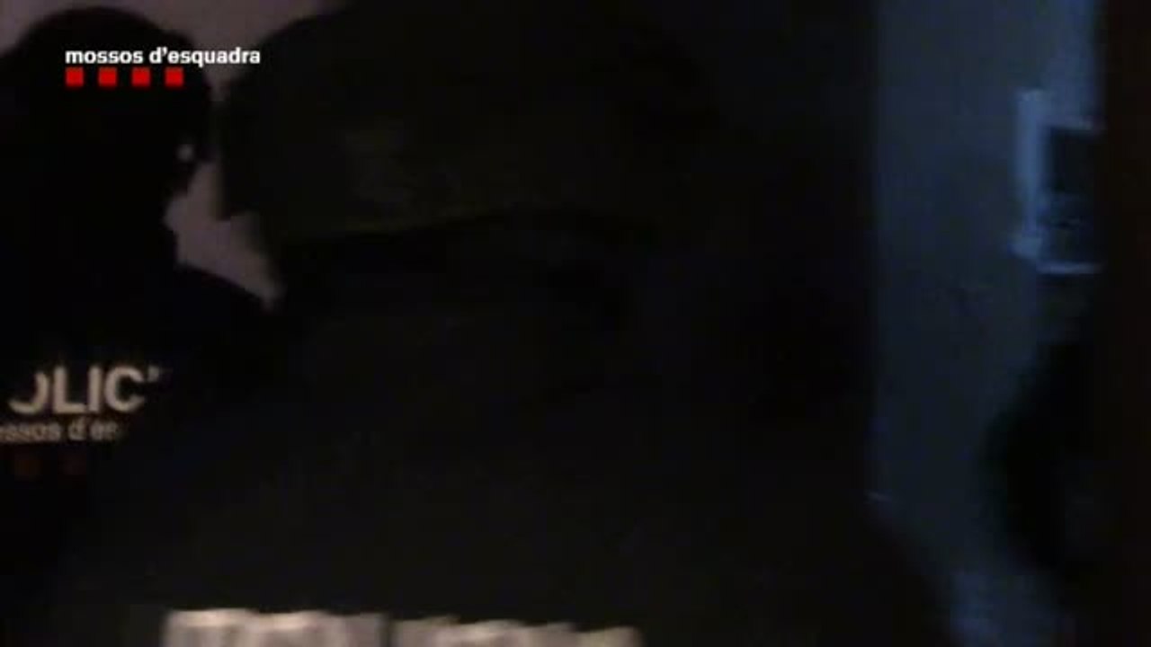 Registros en varios de los pisos de Ripoll donde vivían los presuntos terroristas