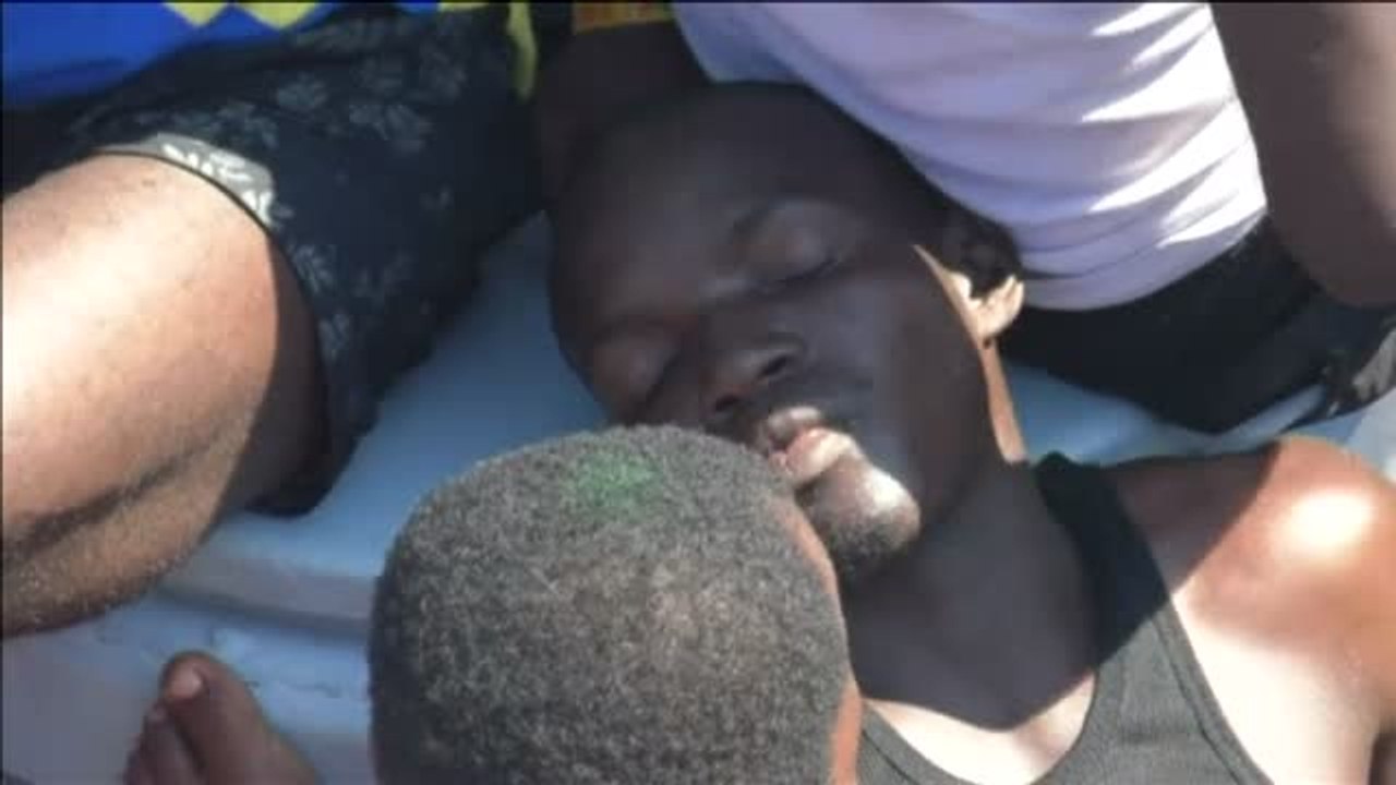 Rescatados más de un centenar migrantes frente a las costas de Libia