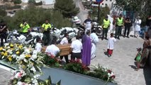 Familiares y amigos dan el último adiós a Ángel Nieto