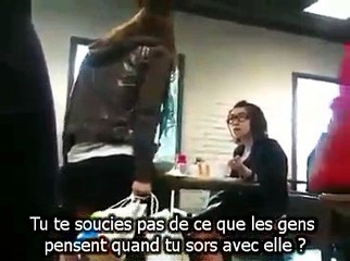 2 filles se prennent la tête pour un mec en plein restaurant