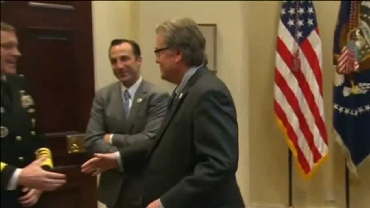 Steve Bannon abandona la Casa Blanca como estratega jefe