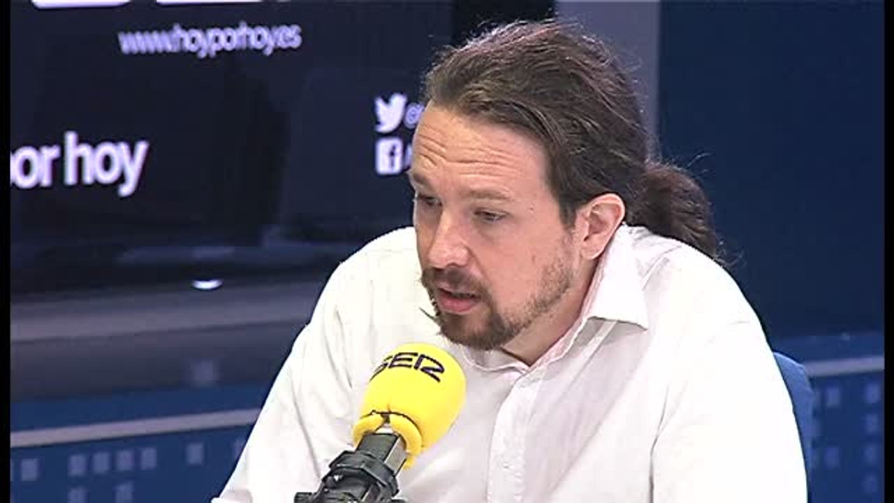 Iglesias cree que la diputada de Podem que retiró las banderas de España debe pedir perdón