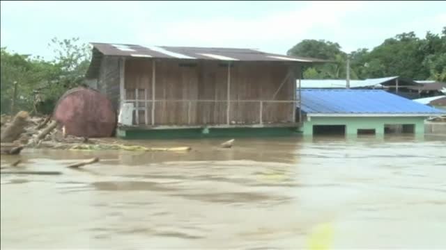 Espectaculares inundaciones en Chocó obligan a evacuar a 800 familias colombianas