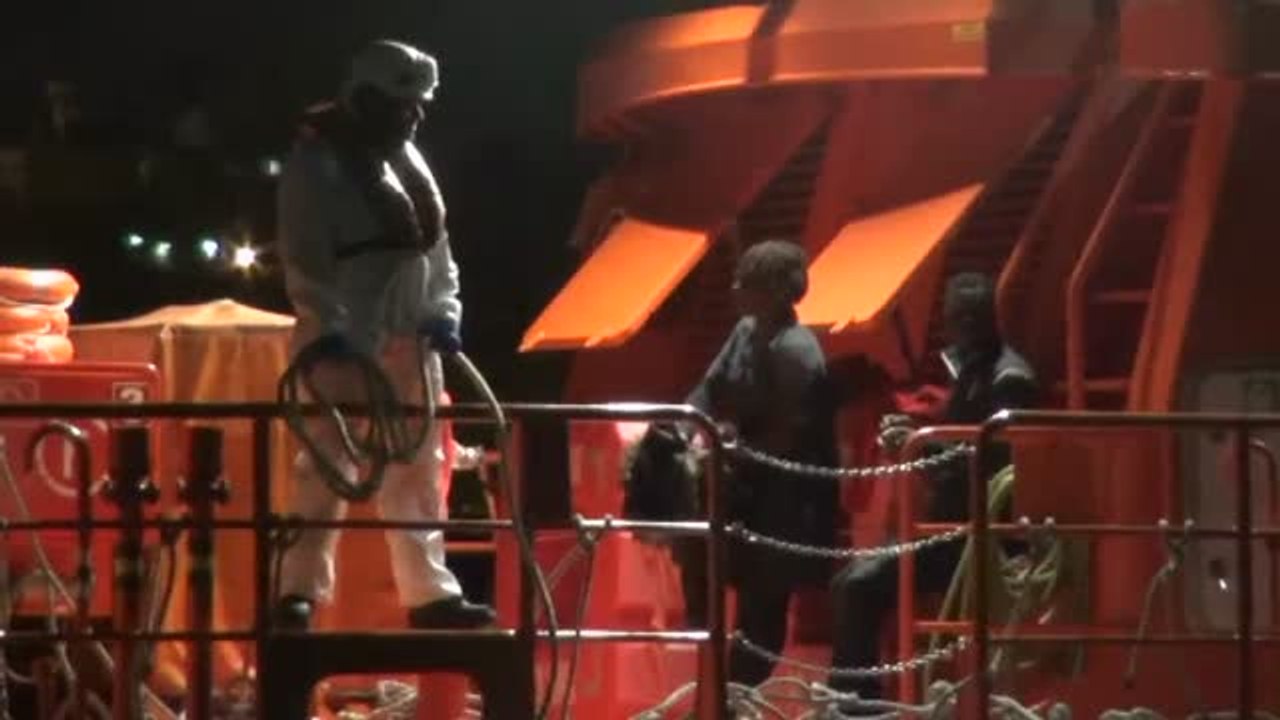 Una embarazada entre los 26 subsaharianos rescatados de una patera