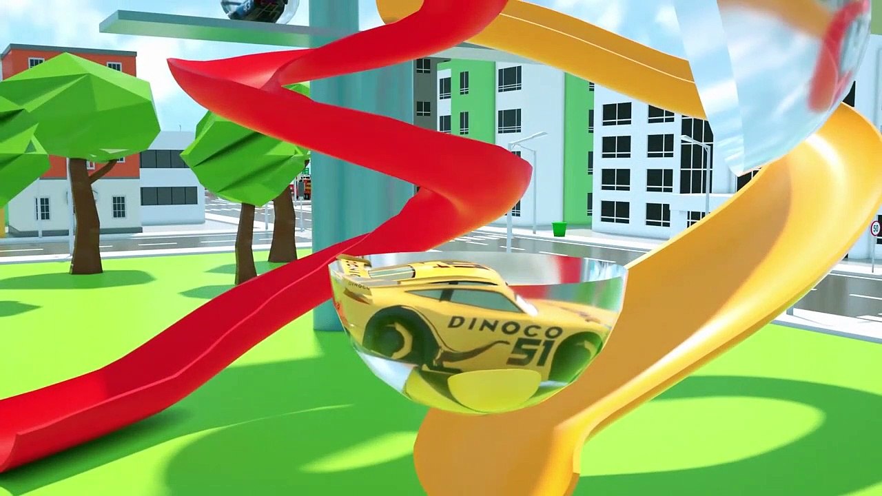 Apprendre des Choses avec la Police Mcqueen Voitures, Mettre Mack Camion dans la Magie de Liquide