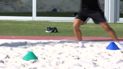 Luis Suárez se recupera de su lesión en la arena