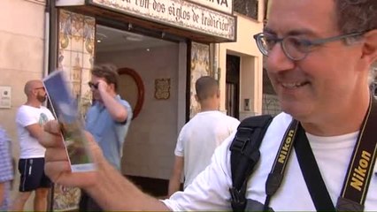 En la era de los selfies, las postales se resisten a desaparecer