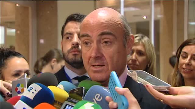 De Guindos: Lo que genera confianza en la sociedad española son los datos de paro que hemos conocido hoy