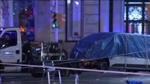 Retiran la furgoneta con la que se ha cometido el atentado en Barcelona