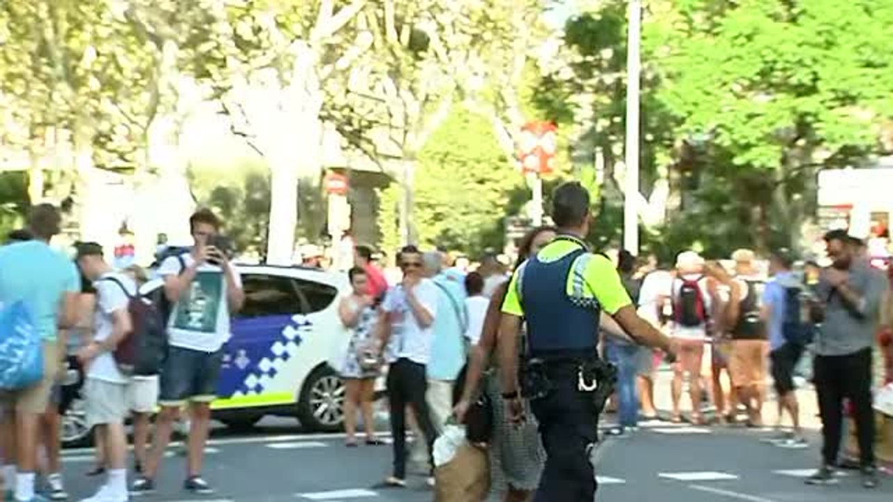 La policía amplía el cordón de seguridad en Las Ramblas