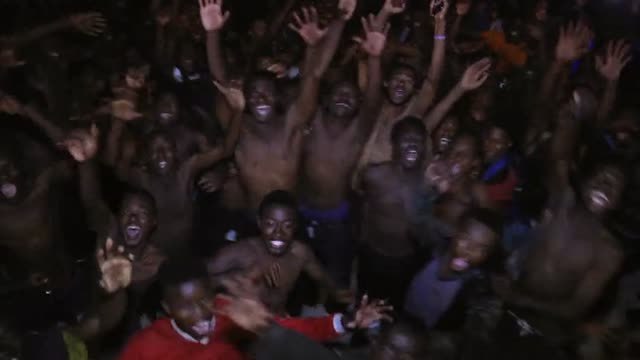 Casi 200 inmigrantes consiguen colarse a España por la frontera de El Tarajal