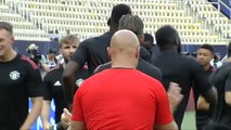 El United ya entrena en Skopje