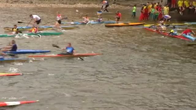 El descenso del Sella sigue su curso ajeno a la polémica