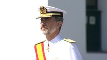 El rey Felipe VI entrega los reales despachos a los nuevos oficiales en Marín