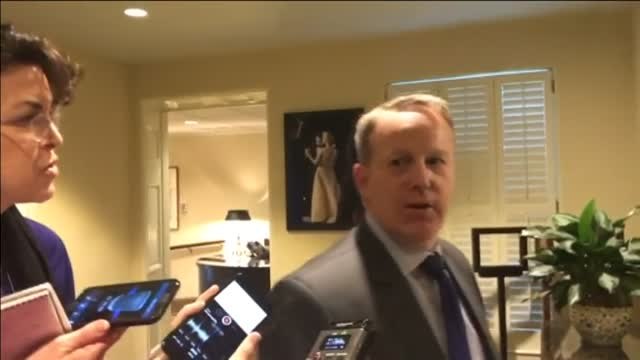 Dimite el portavoz de la Casa Blanca tras seis meses en el cargo