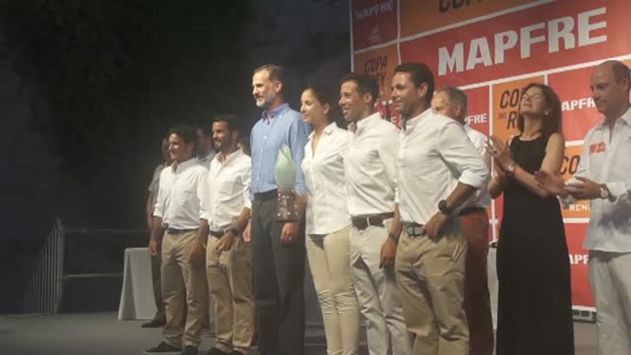 Felipe VI clausura la Copa del Rey de vela con la entrega de trofeos