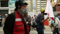 Herido durante una protesta violenta en Venezuela un violinista opositor que acompaña a las 'guarimbas'