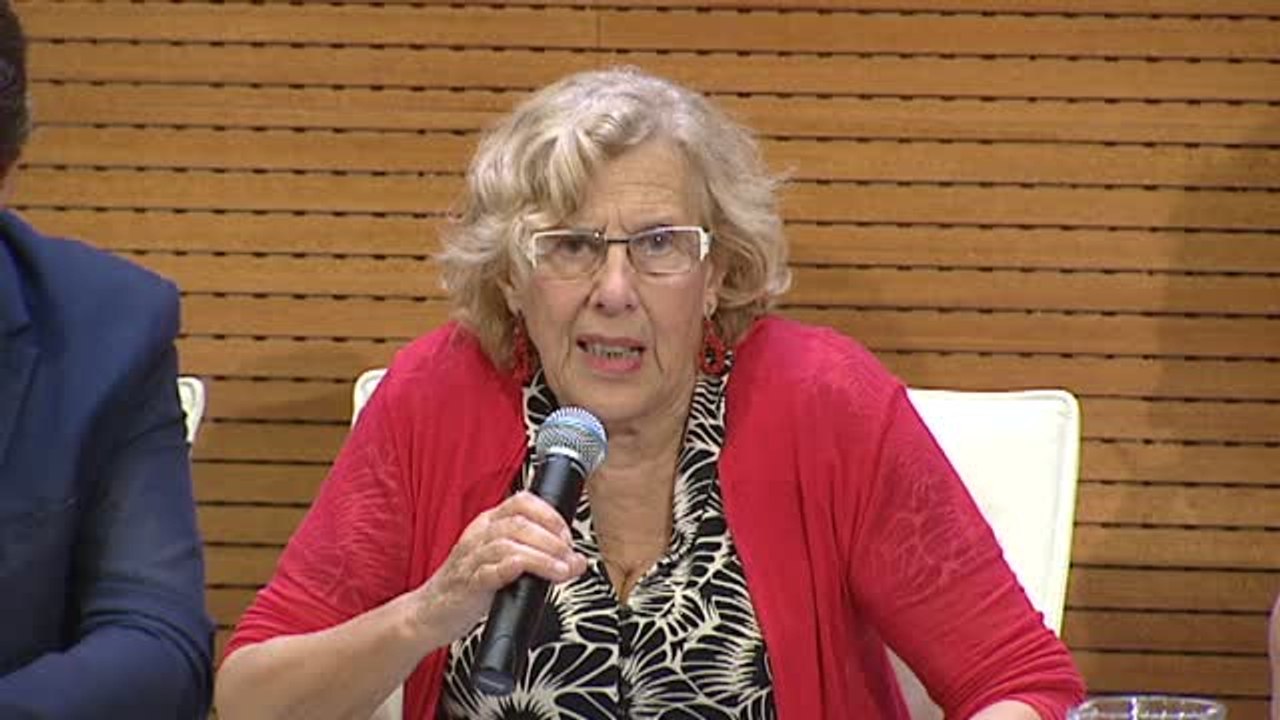 Carmena insiste en que son las asociaciones de víctimas la que piden que no se "singularicen" unos nombres frente a otros