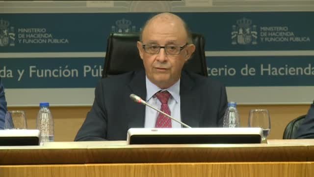 Gobierno y PSOE se reúnen hoy para negociar el techo de gasto sin Montoro