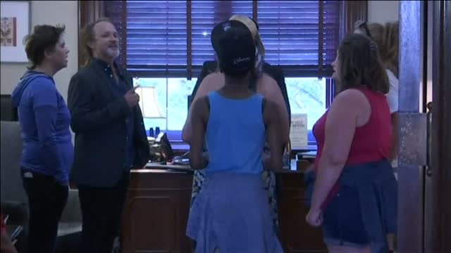 Protestan en el Senado de EEUU contra el proyecto de ley de salud de Trump