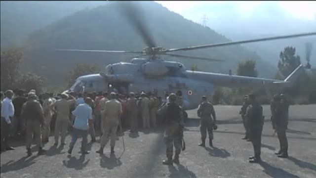 16 muertos y 27 heridos tras caer un autobús por un acantilado en la India