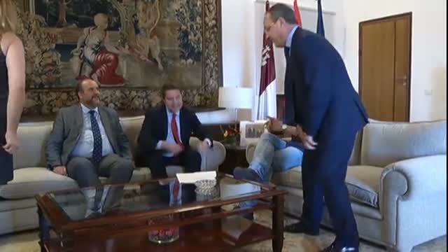 Page ofrece la entrada en el Gobierno a Podemos para salvar los presupuestos