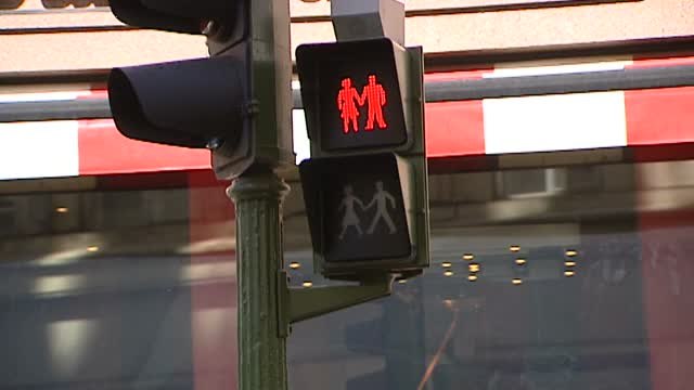 Carmena instala nuevos semáforos los 'gay friendly' con motivo del World Pride 2017