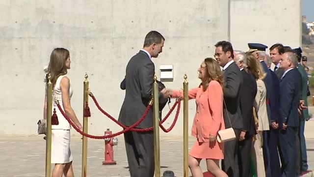 Los Reyes despedidos con honores militares antes de poner rumbo a Reino Unido