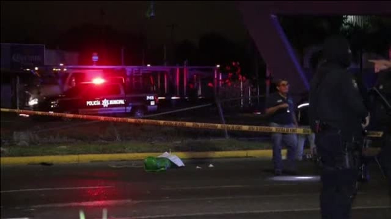 Encuentran tres cuerpos colgados de un puente en Guadalajara