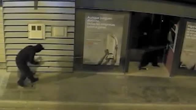 Desarticulada una banda por reventar cajeros automáticos