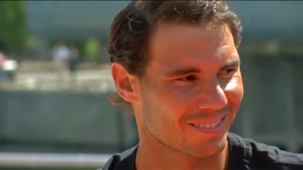 Rafa Nadal pasea por el Sena su Copa de los Mosqueteros más especial