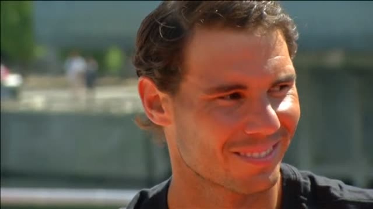 Rafa Nadal pasea por el Sena su Copa de los Mosqueteros más especial