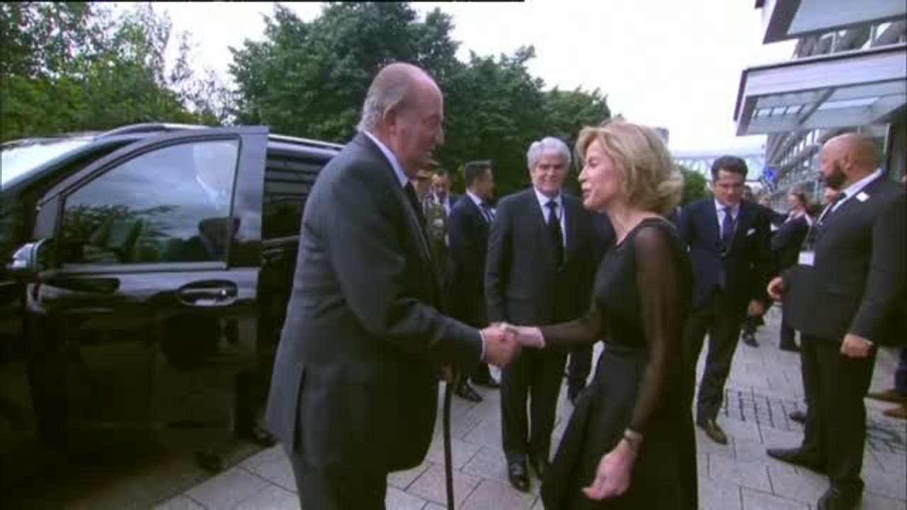 Los Reyes eméritos de España despiden a Helmut Kohl