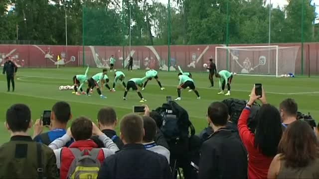 Cristiano es aclamado a su llegada a Kazán