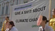 Greenpeace parodia a Trump y su indiferencia por el cambio climático