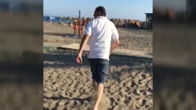 Dos porteros apuñalados en un club de playa de Torremolinos