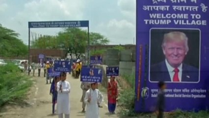 Download Video: Los vecinos de la localidad india de Marora rebautizan su pueblo con el nombre de Trump