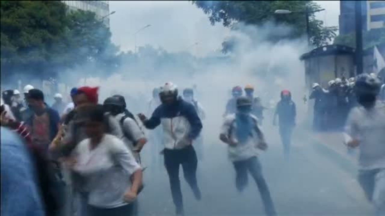 Un adolescente muerto en la protestas en Venezuela eleva la cifra a 67 pérdidas en la lucha contra Maduro