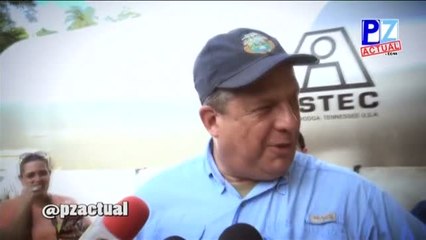 El presidente de Costa Rica se traga una avispa cuando atendía a la prensa