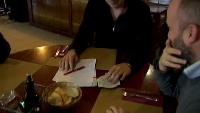 La ley antitabaco ha mejorado nuestra salud y no ha afectado a los restaurantes