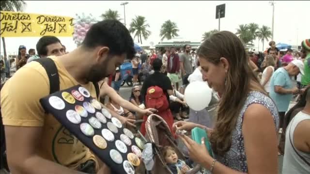 Miles de brasileños se concentran en Copacabana para pedir elecciones anticipadas