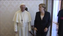 El papa Francisco se reúne con Merkel en el Vaticano