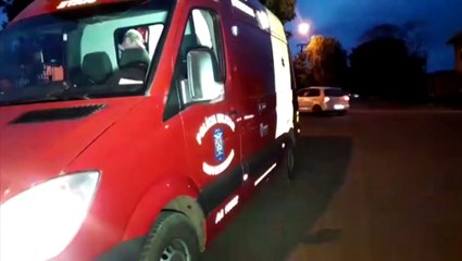 Motociclista fica ferido ao bater em caminhão
